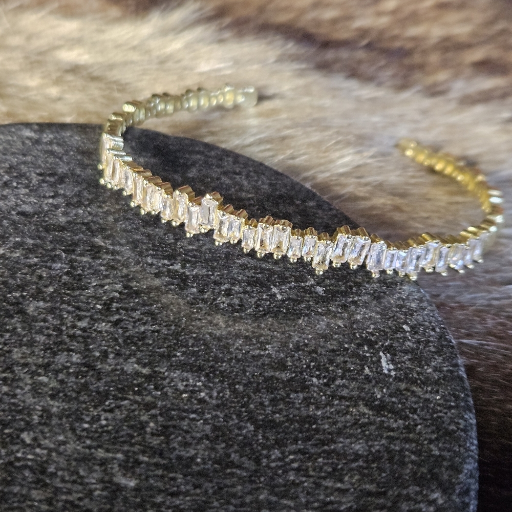 ❤️‍🔥CZ Scattered Baggett Bangle Bracelet